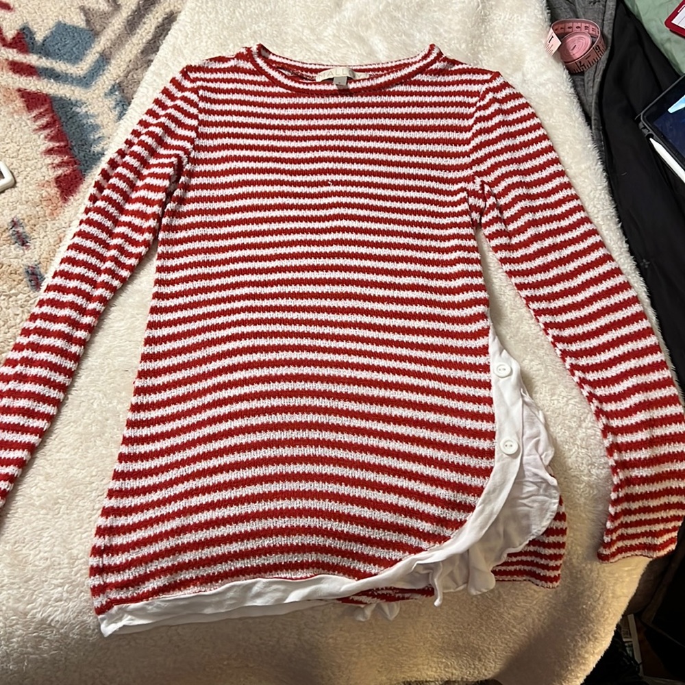 Women’s S Thin Woven Long Sleeve. Width 14” length 26”. Flowy edge.